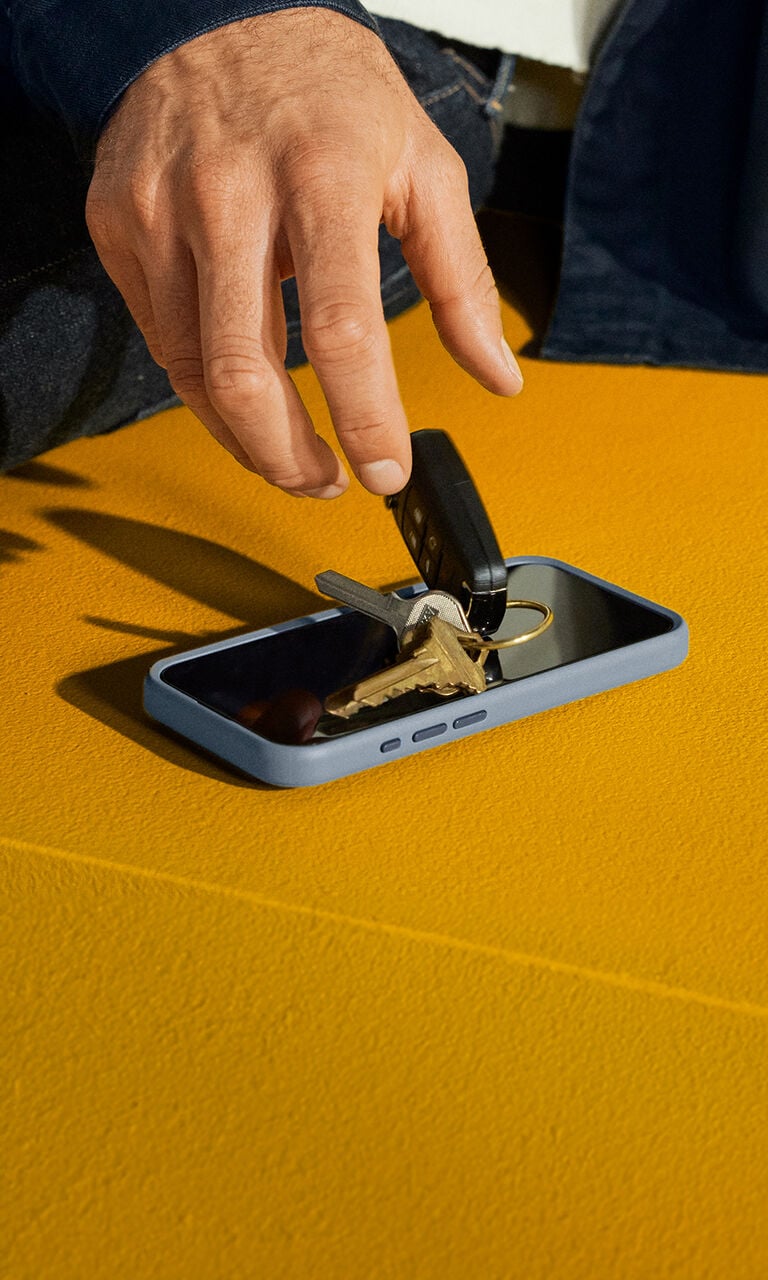 Keys falling on iPhone screen protector and leaving no scratches